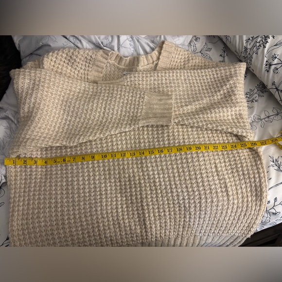 American Eagle Outfitters Cream V-Neck Sweater - Picture 7 of 8